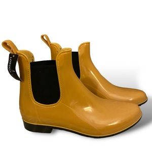 LONDON FOG YELLOW CHELSEA RAINBOOTS